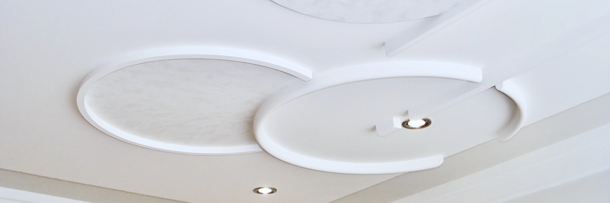 moderne minimalistische Stuckringe als Lichteinfassung