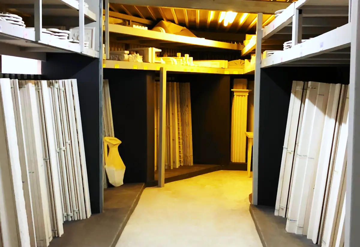 Großes Warenlager in Linz für sofortige Abholung und schnelle Verfügbarkeit von Stuckleisten und Stuckelementen in ganz Oberösterreich.