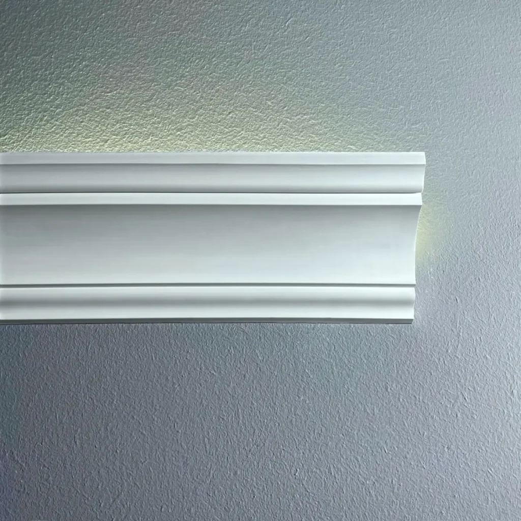 Stuckleiste B 79 für die Decke als großzügige Lösung für indirekte Beleuchtung.